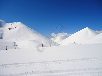 西藏那根拉垭口雪山图片
