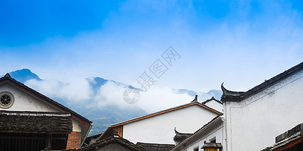 蓝天白云下的中国民居图片