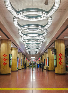 北京地铁里的春节气氛背景图片