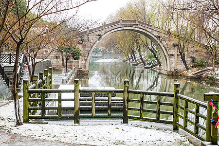 雪中浙江海宁盐官古城景区图片