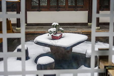 雪中浙江海宁盐官古城景区图片