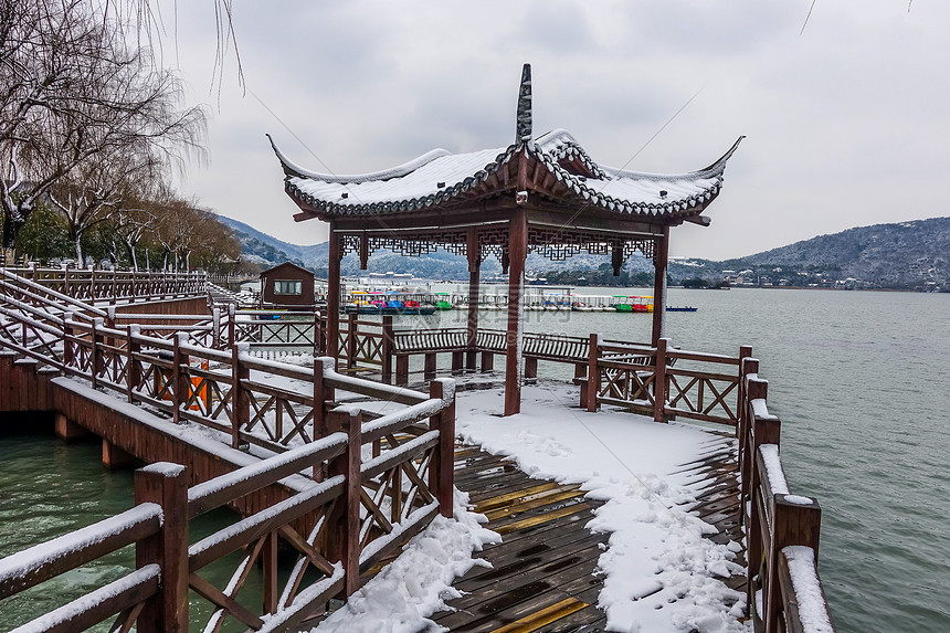 雪中浙江海宁盐官古城景区图片