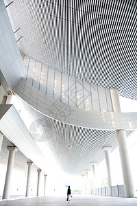 厦门动车北站抽象建筑线条特写图片
