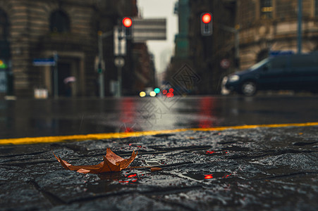 雨天卡通雨中城市背景