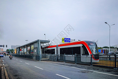 新运营的武汉城市有轨电车图片