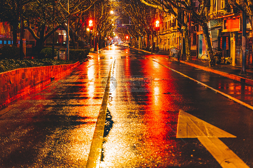 城市道路夜景图片