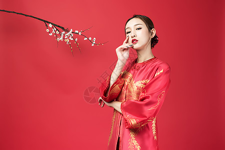 红妆美女与梅花图片