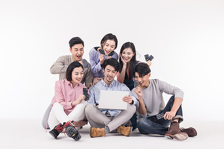 青年聚会众人围坐地上开心网购图片素材