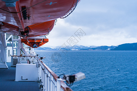 邮轮甲板和冰山图片