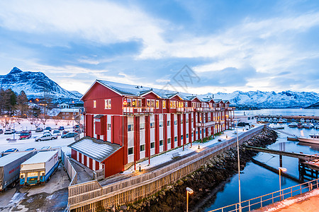 北欧工装码头的红色建筑背景