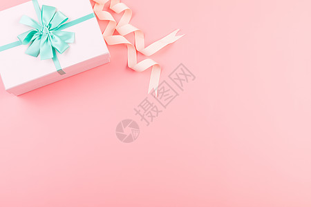 方形粉色礼盒粉色礼物盒留白背景背景