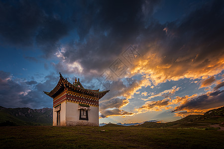 与小云彩蓝天红云之下背景