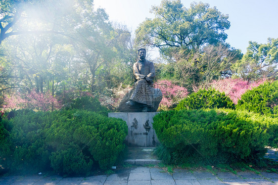 杭州孤山鲁迅纪念铜像图片