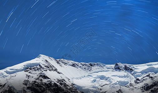 山峰星轨背景图片