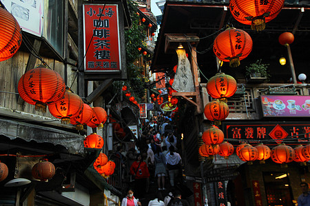 华灯初上的台湾九份老街背景图片