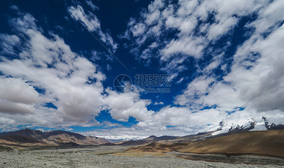 新疆山脉风光图片