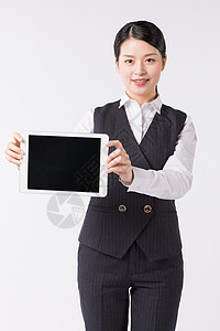 亲和自信的职场女性手拿平板展示图片