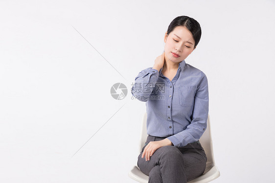 职场女性腰酸背痛图片