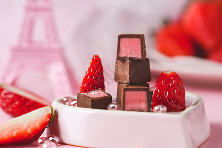 粉红色系草莓巧克力背景图片