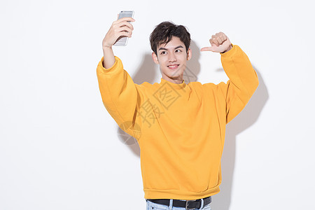 青年男性手机自拍图片素材