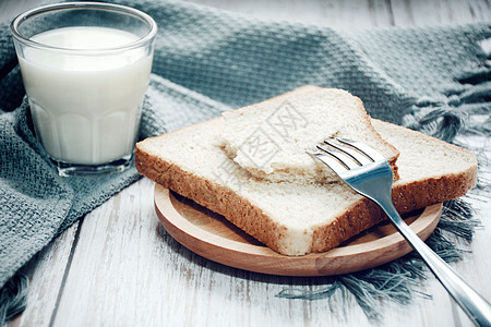 牛奶面包早餐图片