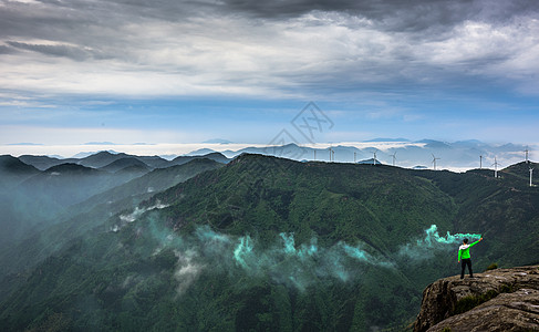 胜利登顶括苍山背景图片