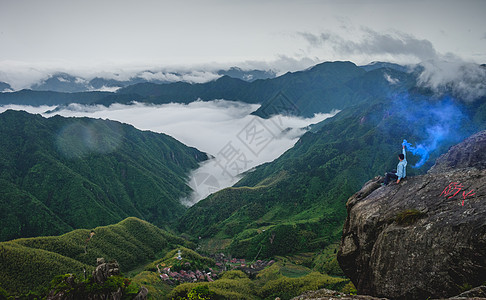 胜利登顶括苍山图片