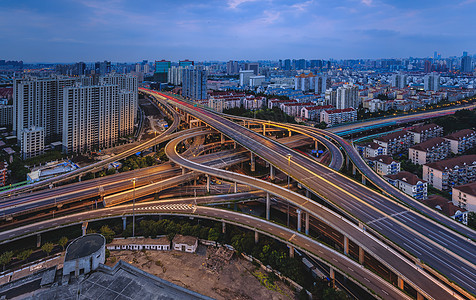 上海城市错综复杂的高架桥背景图片