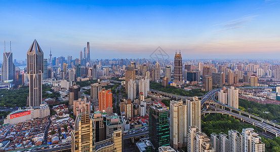 高楼林立的上海日落风光背景图片