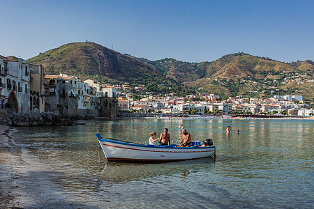地中海边上的意大利旅游小镇图片