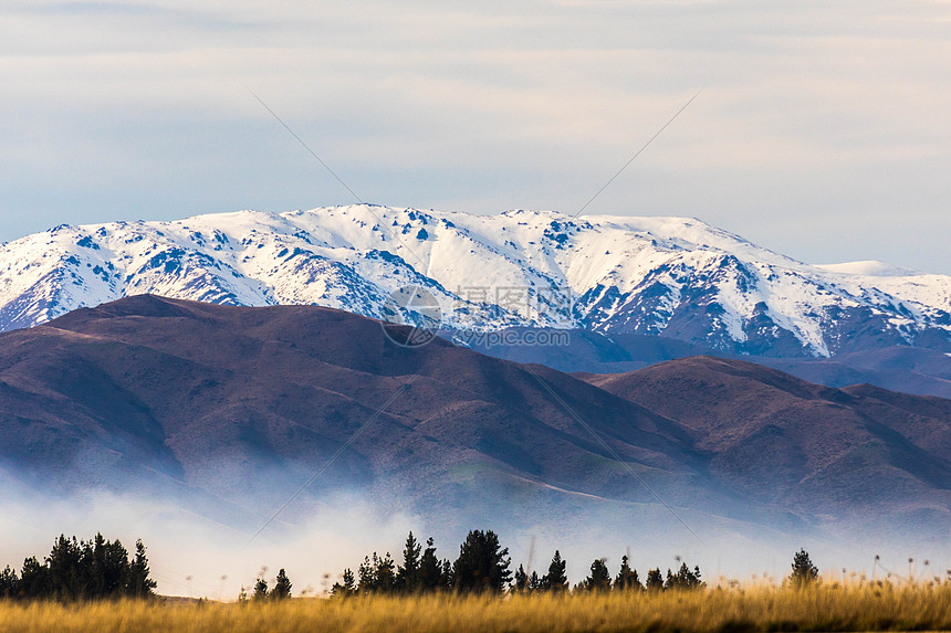 新西兰田园雪山图片