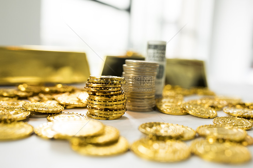 奢华的金色金属质感以 3D 插图呈现并呈现完美背景图片免费下载_海报banner/高清大图_千库网(图片编号6803415)