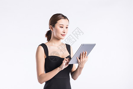 职业女性使用平板电脑图片