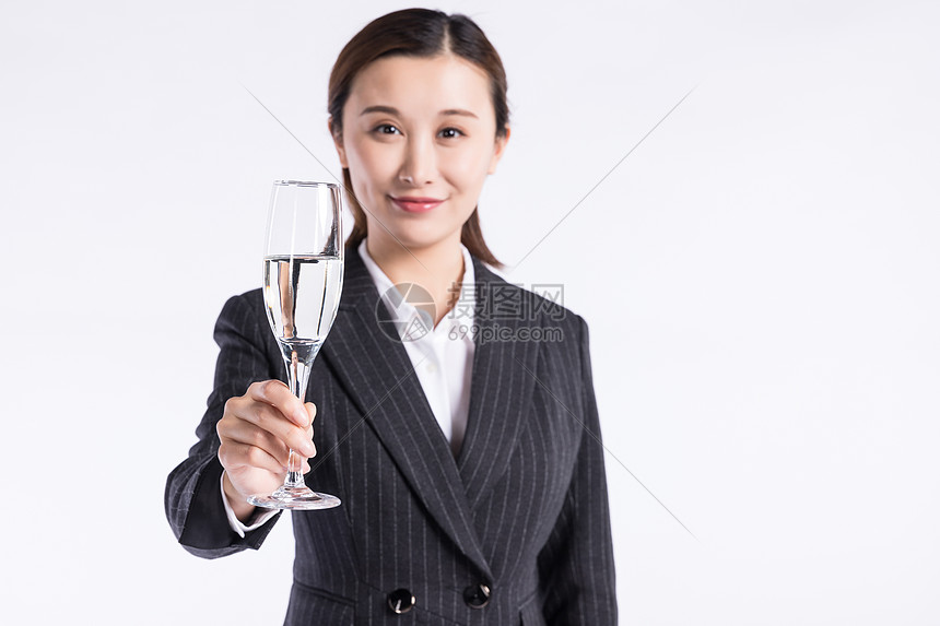 商务女性干杯高清图片下载 正版图片 摄图网