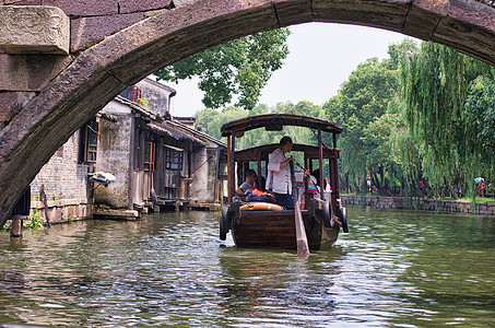 一家旅行乌镇乌篷船背景