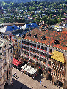 俯瞰奥地利旅游城市因斯布鲁克背景图片