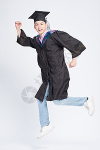 跳跃的毕业大学生图片