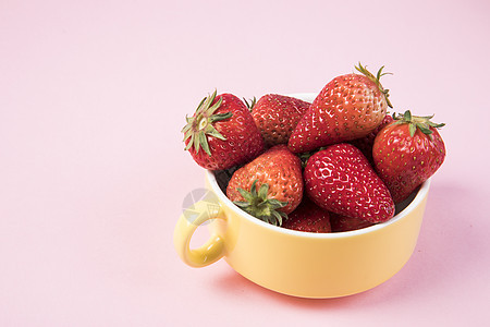 创意草莓静物图片