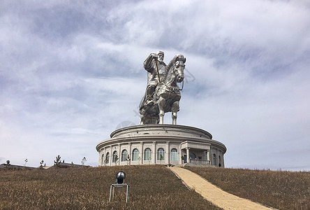 大草原上的成吉思汗雕像背景图片