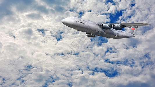云端飞机图片