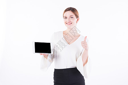 外国女性白领展示平板电脑图片