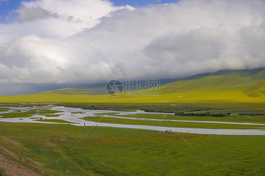 新疆巴音布鲁克湿地河流草原图片