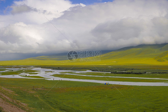新疆巴音布鲁克湿地河流草原图片