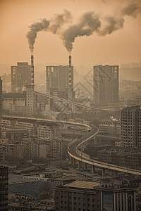 烟雾下的现代城市大连背景图片