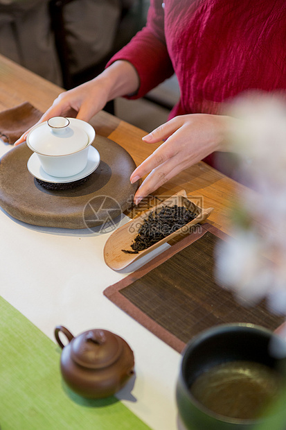中国传统女性茶艺师煮茶照片图片