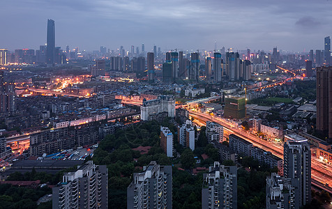 崛起之路城市夜景风光背景