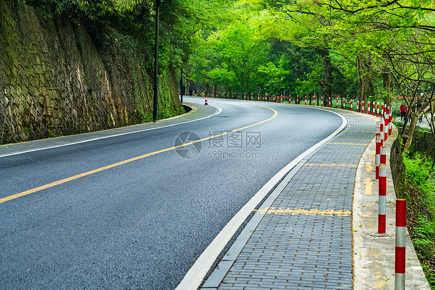 山间的公路图片