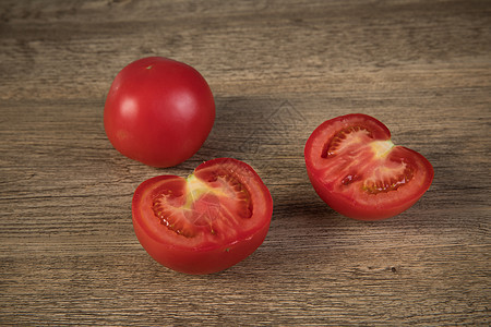 切开的新鲜西红柿背景图片