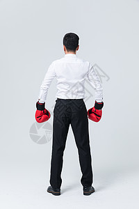 商务男士戴拳击手套背影图片素材