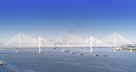 蓝天下武汉长江上的桥梁高清图片